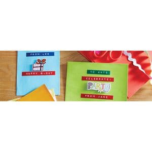 Picture 6 of Reliëftape Dymo embossing vinyl 9mm wit op rood