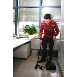 Picture 3 of Handveger Rubbermaid Executive Lobby Broom met lange steel zwart