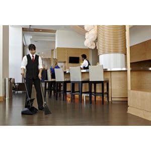 Picture 4 of Handveger Rubbermaid Executive Lobby Broom met lange steel zwart