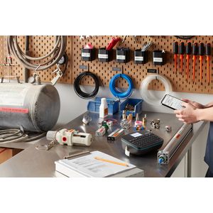 Picture 2 of Labelprinter Dymo LabelManager Executive 640CB draagbaar qwerty 24mm zwart