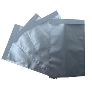 Picture 2 of Cadeauzakjes gebleekt kraft 17cm x 25cm zilver onbedrukt 70gr / m2