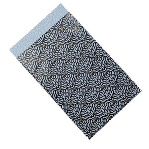 Picture 1 of Cadeauzakjes gecoat papier 12cm x 19cm wit/zwart/goud blaadjes 70gr / m2