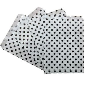 Picture 1 of Cadeauzakjes gebleekt kraft 21cm x 30cm wit zwarte stip 40gr / m2