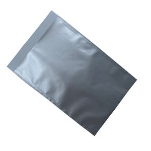 Picture 1 of Cadeauzakjes gebleekt kraft 17cm x 25cm zilver onbedrukt 70gr / m2