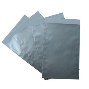 Picture 1 of Cadeauzakjes gebleekt kraft 12cm x 19cm zilver onbedrukt 70gr / m2