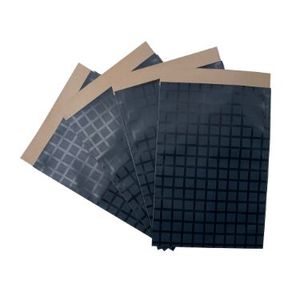 Picture 1 of Cadeauzakjes gestreken kraft 12cm x 19cm zwart/grijs ruit 60gr / m2