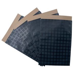 Picture 1 of Cadeauzakjes gecoat papier 17cm x 25cm zwart/grijs ruit 80gr / m2