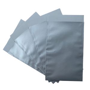 Picture 2 of Cadeauzakjes gebleekt kraft 10cm x 16cm zilver onbedrukt 70gr / m2