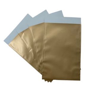 Picture 1 of Cadeauzakjes gebleekt kraft 12cm x 19cm goud onbedrukt 70gr / m2